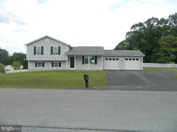 54 CROCKETT LN, Martinsburg, WV 25405