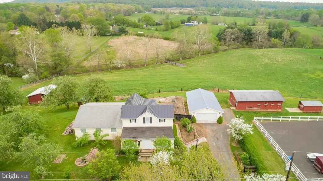 394 HUNTERS RD, Washington, VA 22747