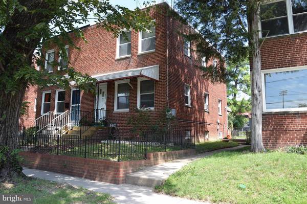 582 NICHOLSON ST NE, Washington, DC 20011