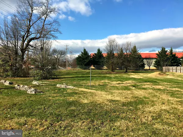 1 BATTLETOWN DR, Berryville, VA 22611