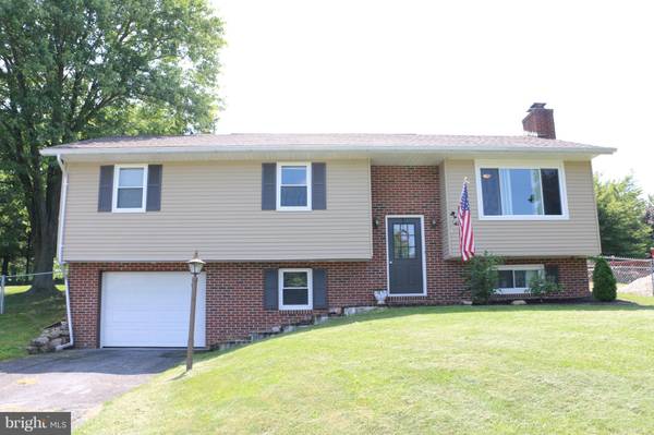 4 SURREY CT, Chambersburg, PA 17201