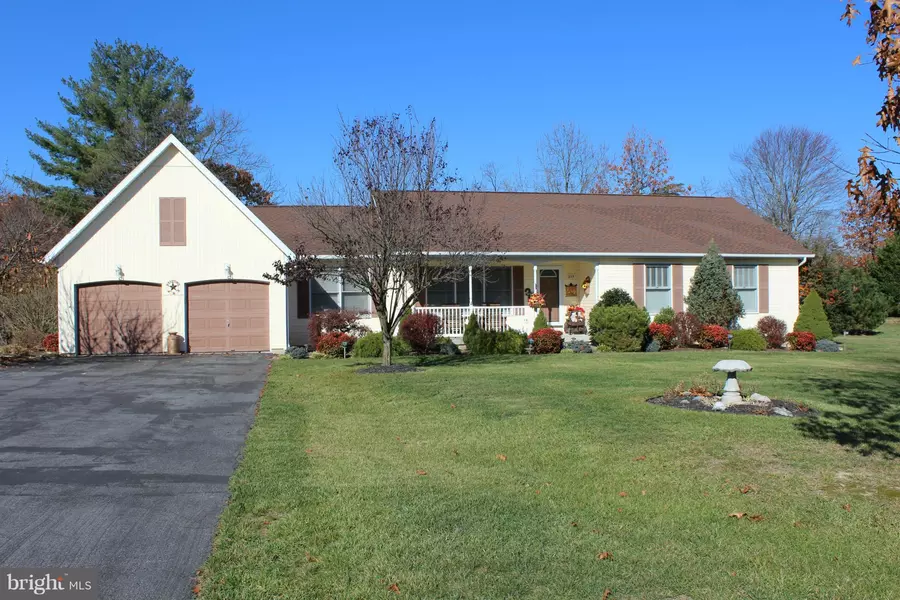 217 BREAK AWAY DR, Hedgesville, WV 25427