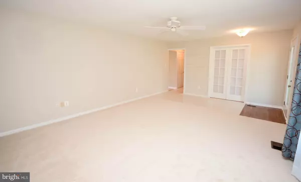 Sterling, VA 20164,906-N YORK RD