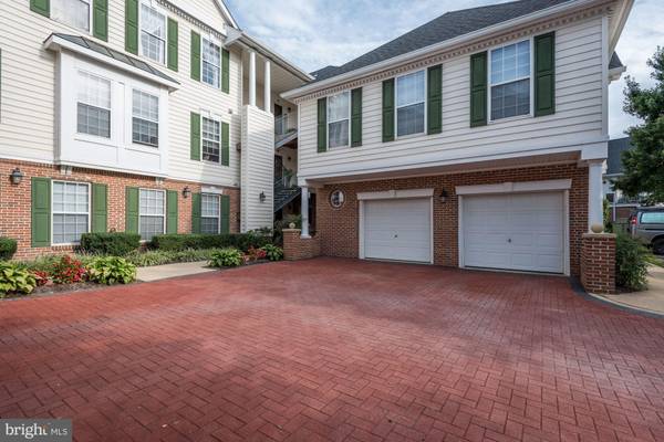 Chantilly, VA 20152,25260 LAKE SHORE SQ #303