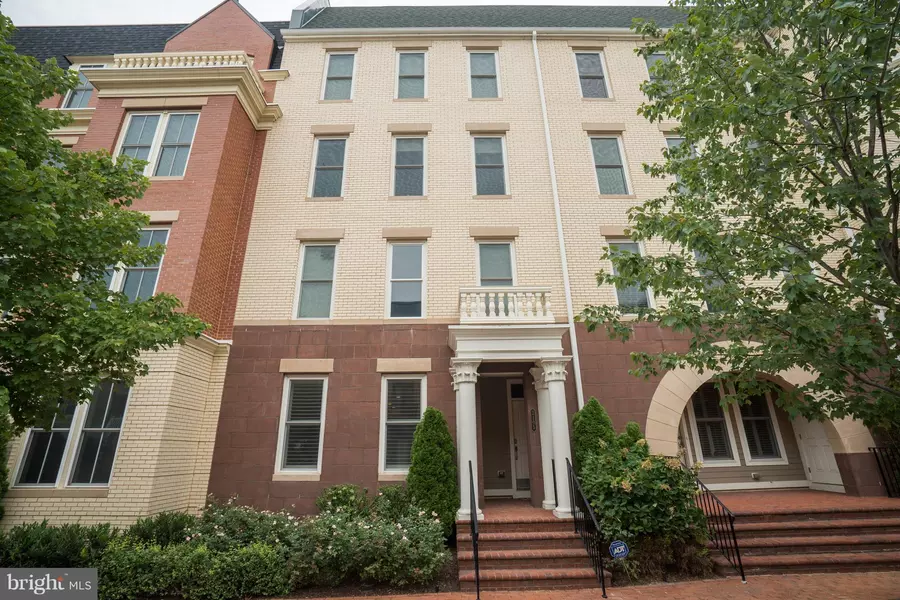 2105 MAIN LINE BLVD #102, Alexandria, VA 22301