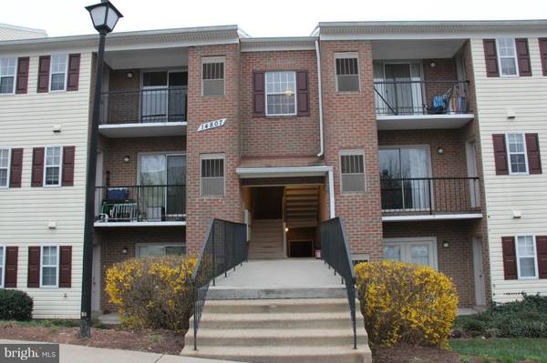 14807 RYDELL RD #301, Centreville, VA 20121