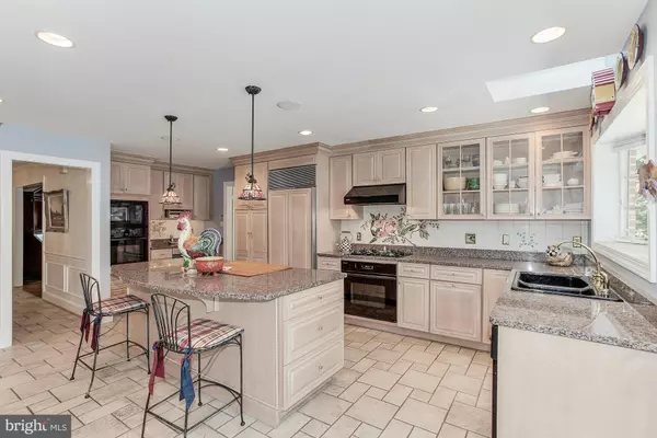 Mclean, VA 22102,1206 DAVISWOOD DR