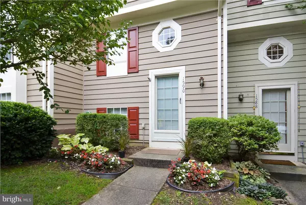1590 WOODCREST DR, Reston, VA 20194