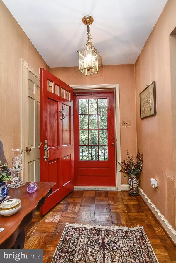 Reston, VA 20191,2511 PINOAK LN