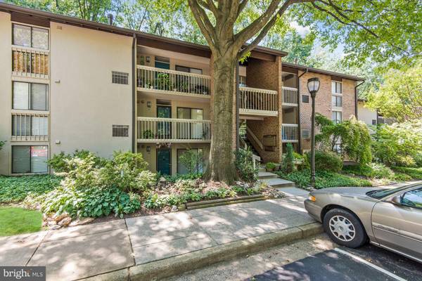 Reston, VA 20190,1524 MOORINGS DR #1B