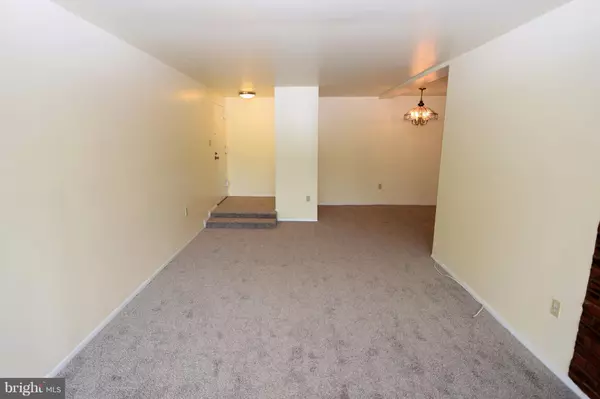 Gaithersburg, MD 20877,458 GIRARD ST #302