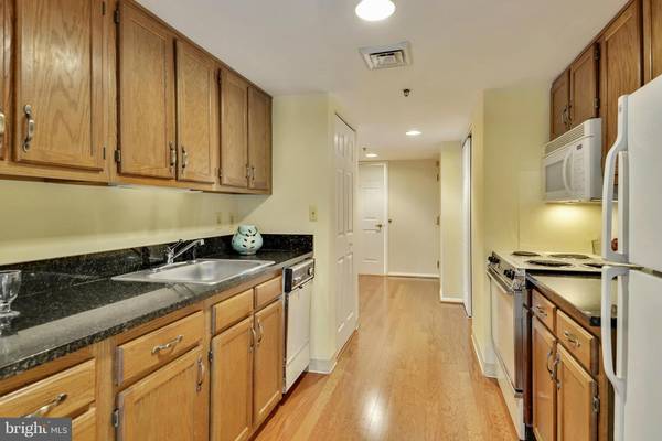 Arlington, VA 22203,900 TAYLOR ST #626