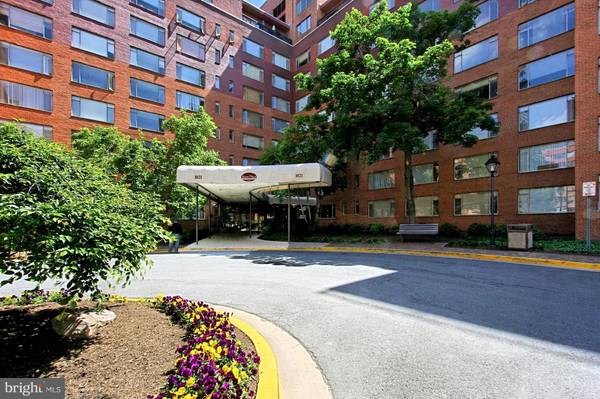 Arlington, VA 22209,1121 ARLINGTON BLVD #203