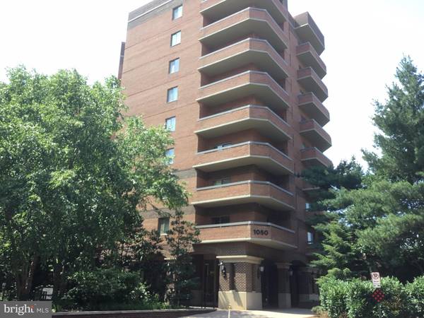 1050 STUART ST #914, Arlington, VA 22201