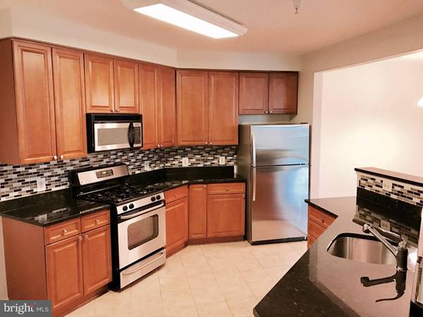 801 GREENBRIER ST S #311, Arlington, VA 22204