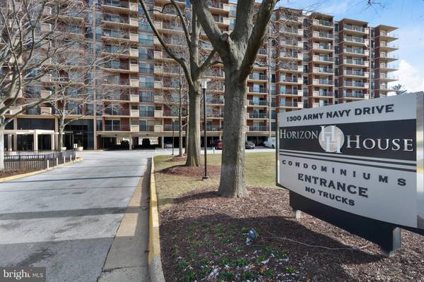 1300 ARMY NAVY DR #229, Arlington, VA 22202