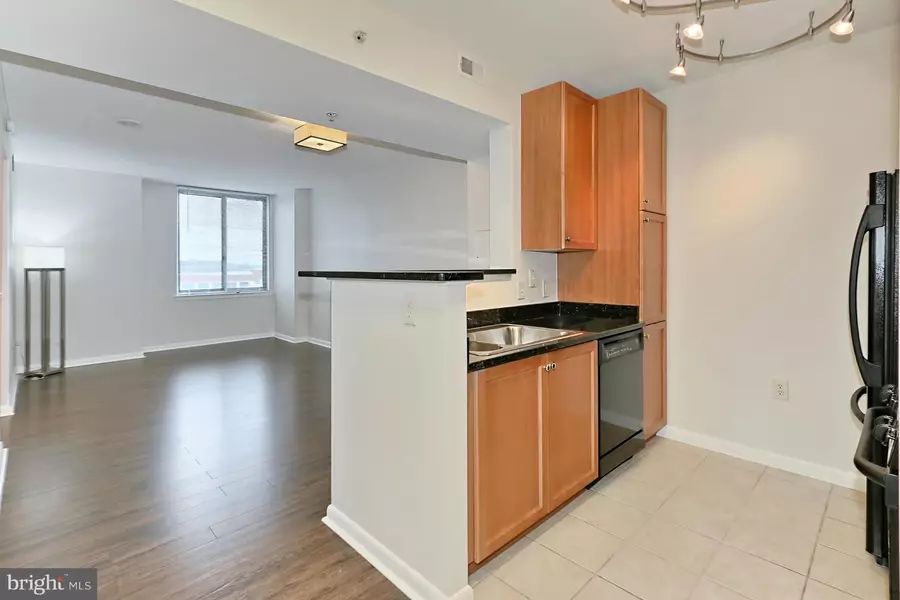 851 GLEBE RD N #1016, Arlington, VA 22203