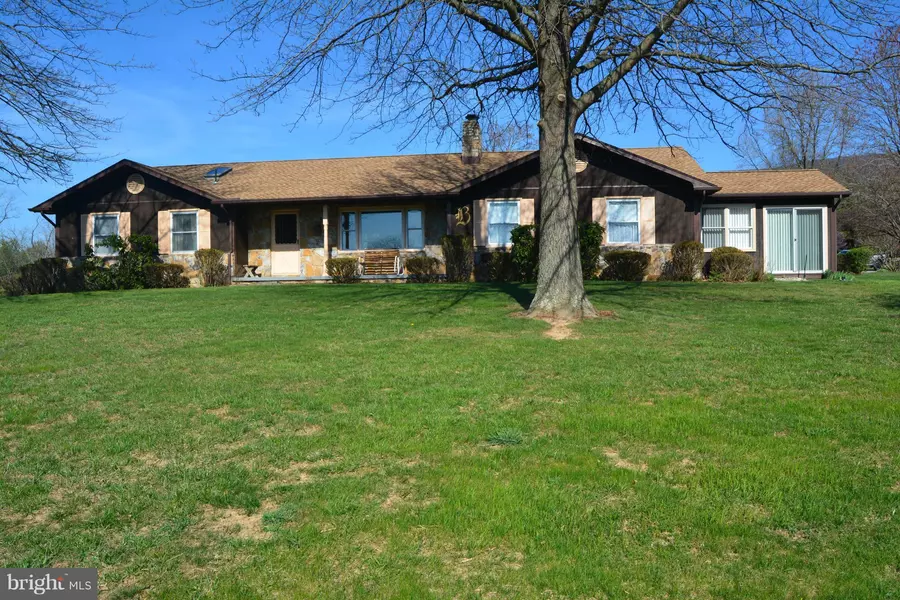 92 CLOVERLEAF CT, Berkeley Springs, WV 25411