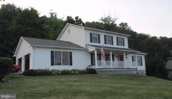 215 SOUTHRIDGE DR, Berkeley Springs, WV 25411