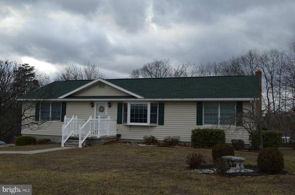 16 BUMBLE BEE LN, Berkeley Springs, WV 25411