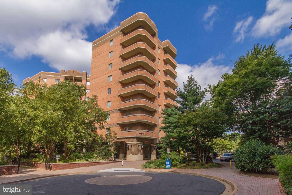 Arlington, VA 22201,1050 STUART ST #103