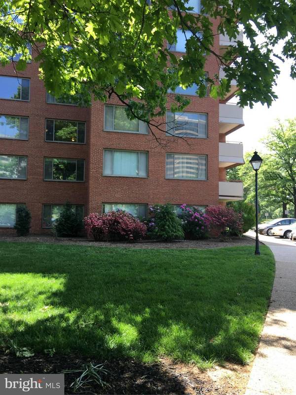 Arlington, VA 22209,1111 ARLINGTON BLVD #205