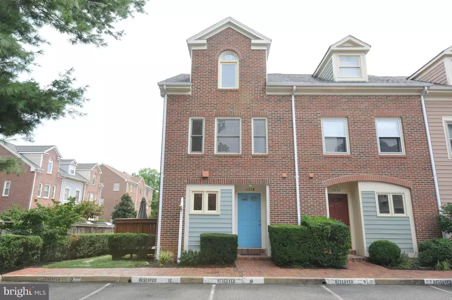 1123-B STUART ST N, Arlington, VA 22201