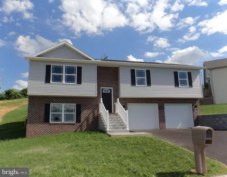 753 GOLDEN SPRING DR, Waynesboro, PA 17268