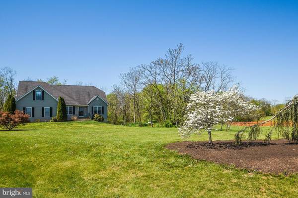 24 J FELIX CT, Kearneysville, WV 25430