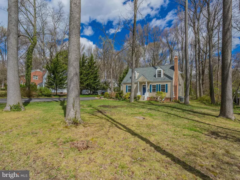 3077 HOLMES RUN RD, Falls Church, VA 22042