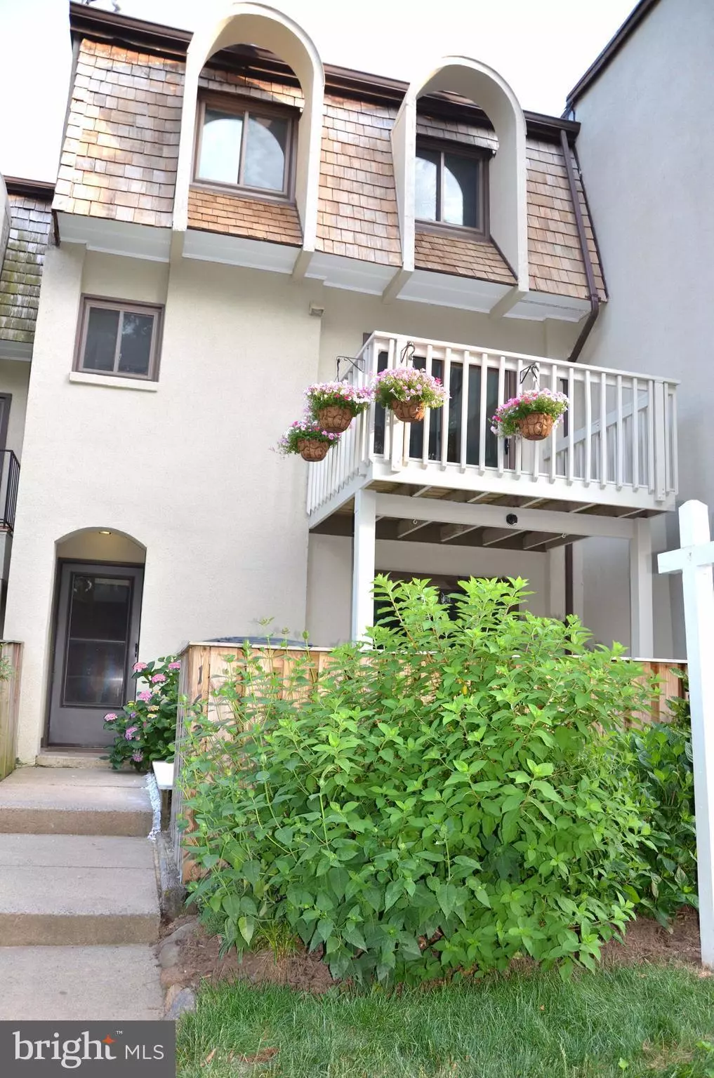 Reston, VA 20190,1628 VALENCIA WAY