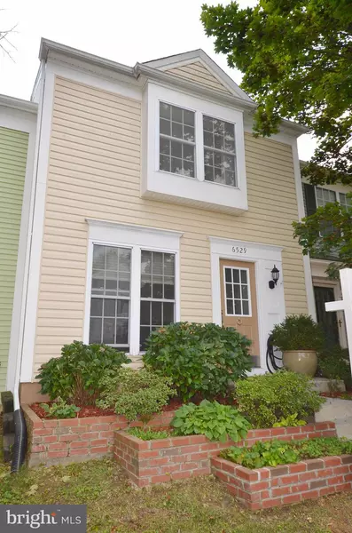 6529 OLD CARRIAGE LN, Alexandria, VA 22315