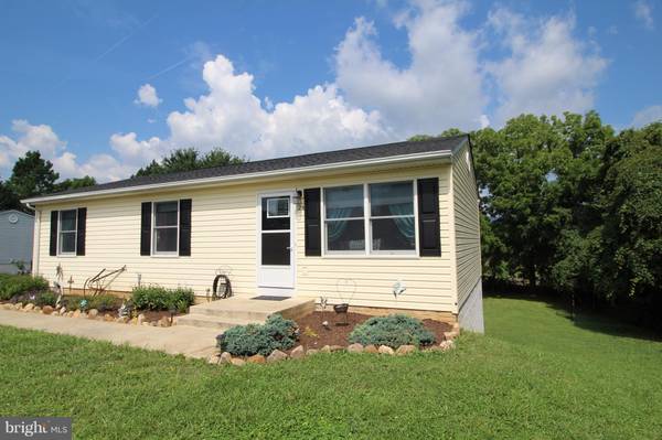 24 WISE AVE, Strasburg, VA 22657