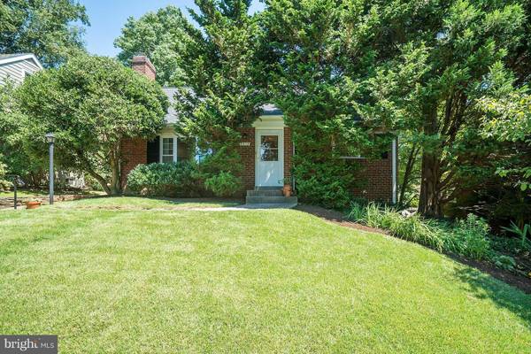 8813 WALNUT HILL RD, Chevy Chase, MD 20815