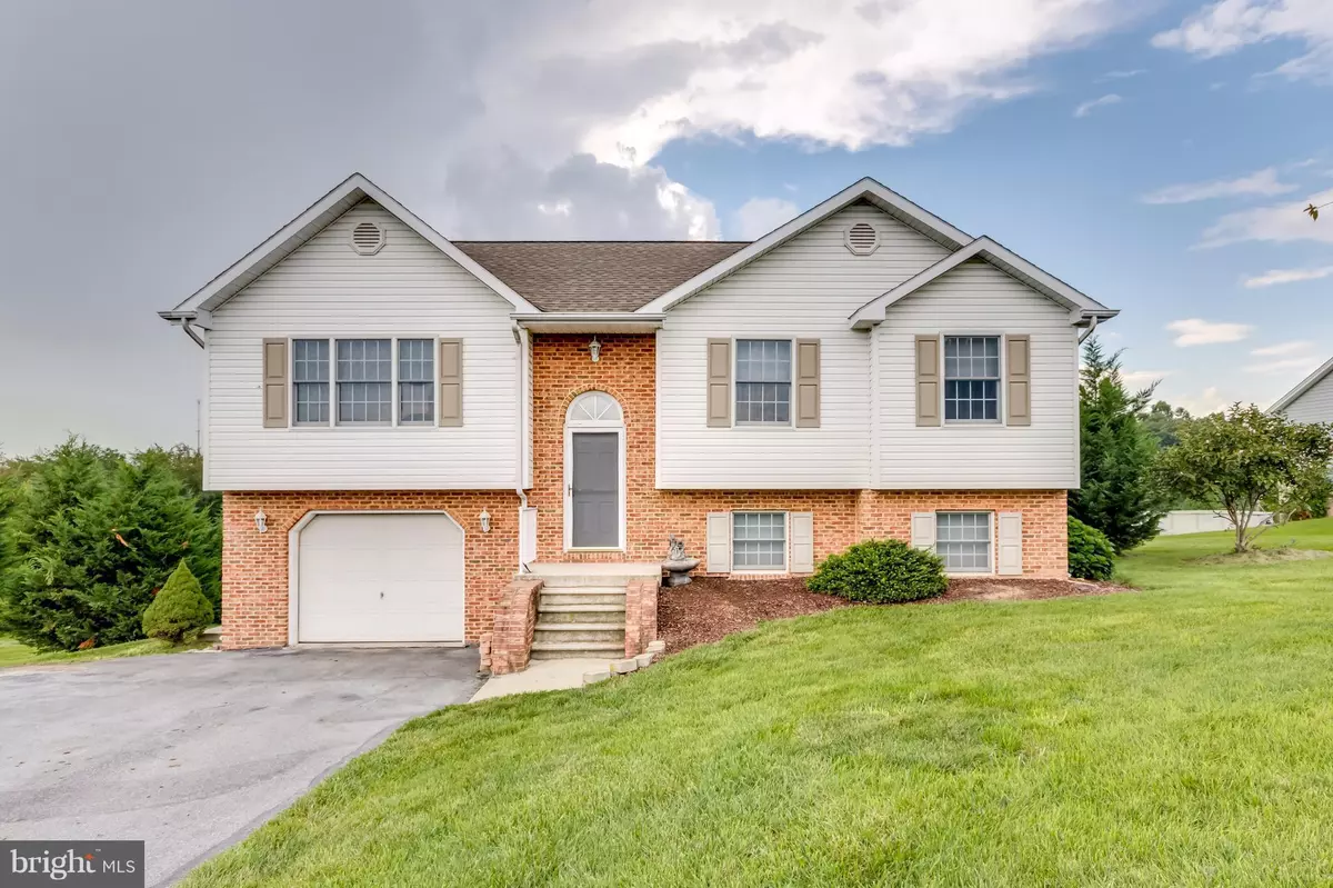 Falling Waters, WV 25419,159 MYSTIC MOON DR