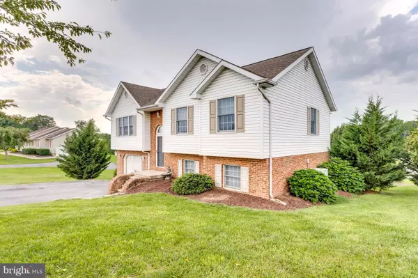 Falling Waters, WV 25419,159 MYSTIC MOON DR