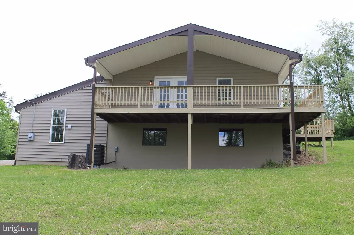 Hedgesville, WV 25427,238 DRAGONFLY LN