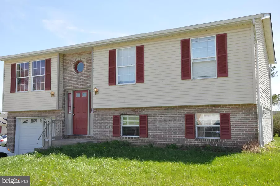 32 LABONTE DR, Martinsburg, WV 25404