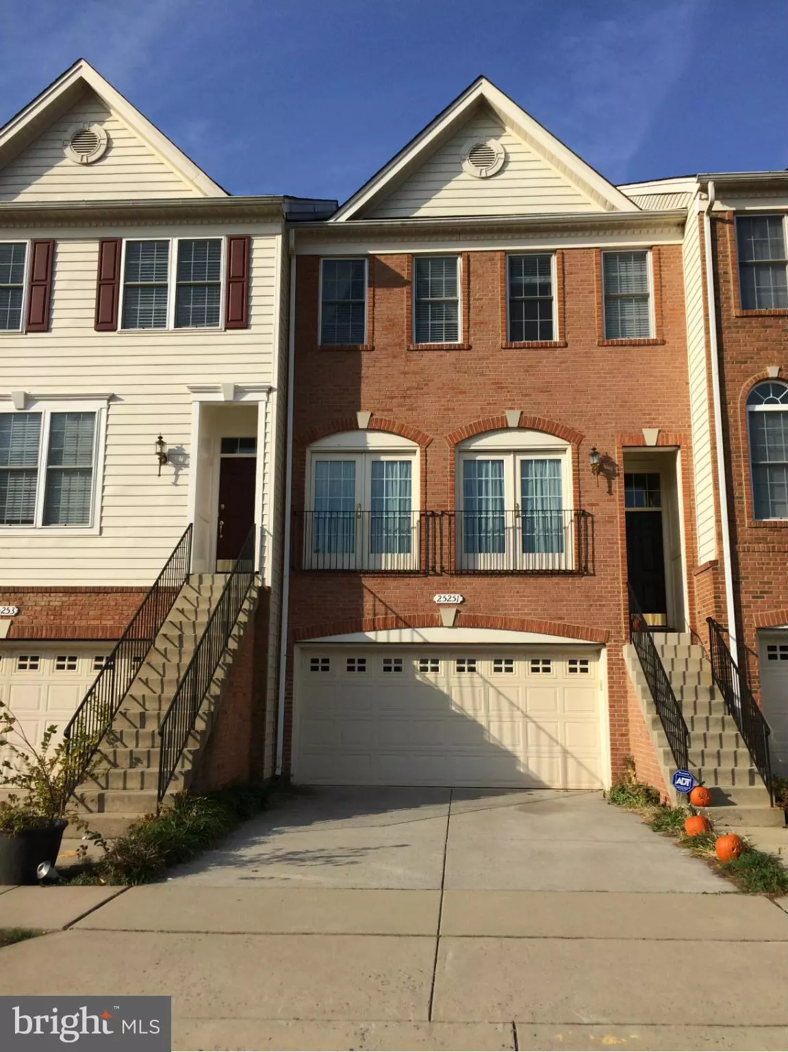 Chantilly, VA 20152,25251 NESTING SQ