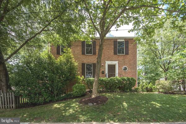 400 KENSINGTON ST S, Arlington, VA 22204