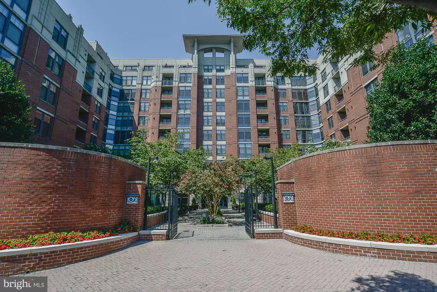 1021 GARFIELD ST #702, Arlington, VA 22201