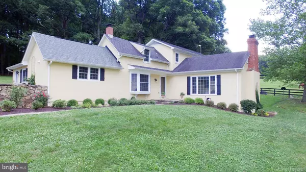 9351 CREST HILL RD, Marshall, VA 20115