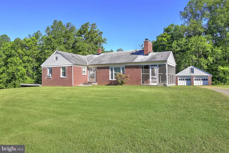 8237 SHANNON HILL RD, Louisa, VA 23093