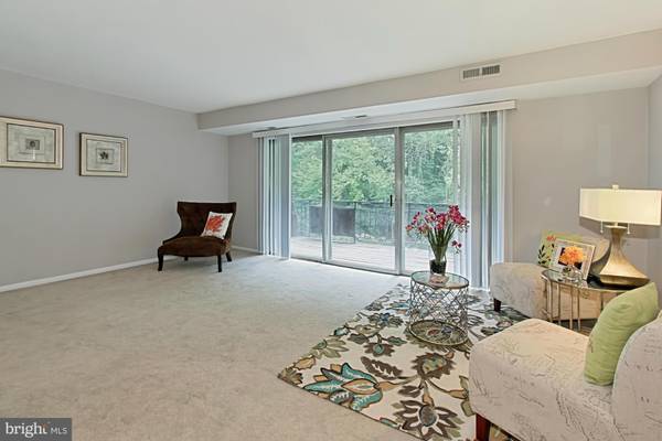 Fairfax, VA 22030,10165 MOSBY WOODS DR #213