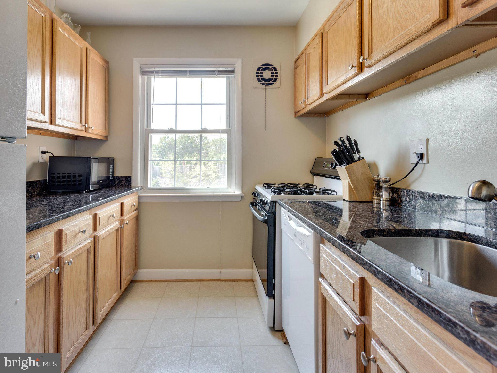 Fairfax, VA 22031,9493 FAIRFAX BLVD #301