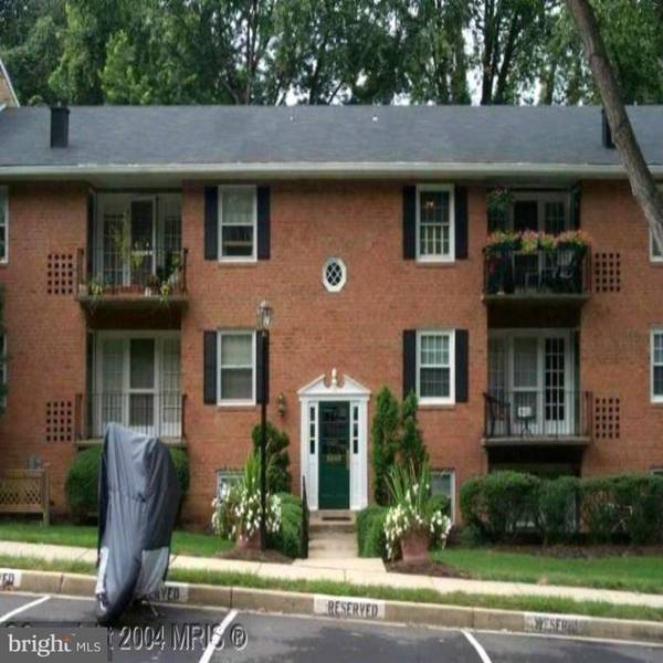 3846 LYNDHURST DR #302, Fairfax, VA 22031