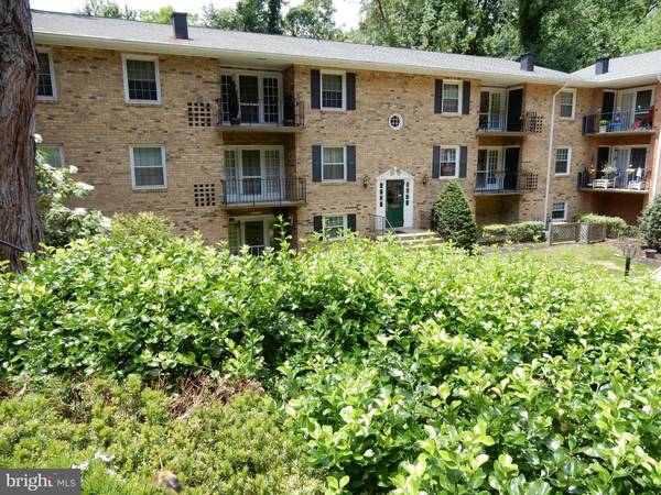 3800 LYNDHURST DR #204, Fairfax, VA 22031