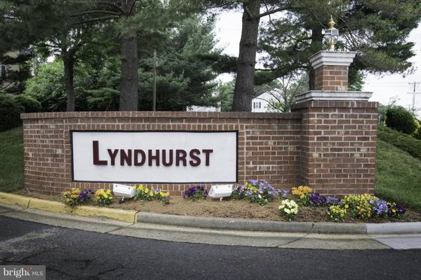 3800 LYNDHURST DR #303, Fairfax, VA 22031