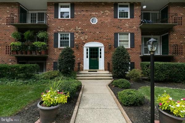 3830 LYNDHURST DR #301, Fairfax, VA 22031