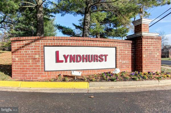 3814 LYNDHURST DR #103, Fairfax, VA 22031